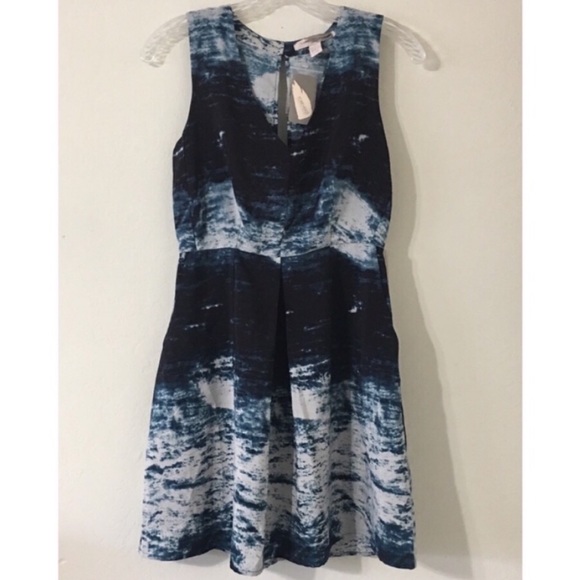 Forever 21 Keyhole Back V Neck with Pocket Dress - Picture 4 of 7